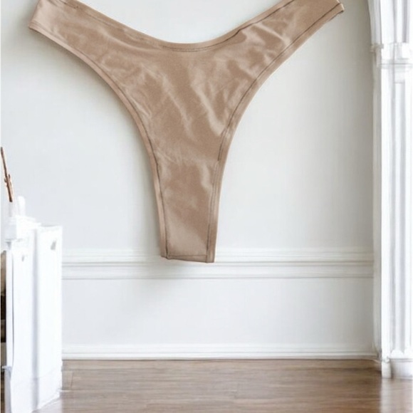 Skims Thong 2X NEW with tags - Picture 2 of 7